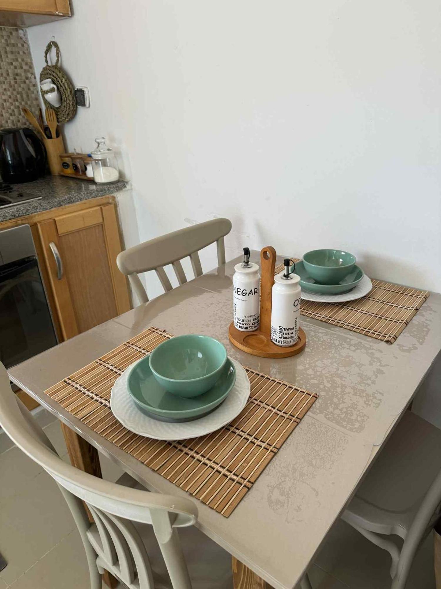 Chic & Modern With Underground Parking Apartment *